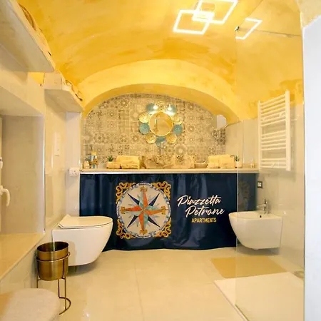 Piazzetta Petrone + Parking